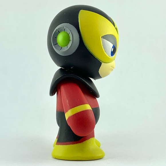 kidrobot Capcom Megaman Elec Man vinyl figure 3” 2015 Mini Series ElectMan Robot - Picture 2 of 13